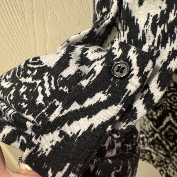 Black and White Patterned tunic top - Picture 5 of 6